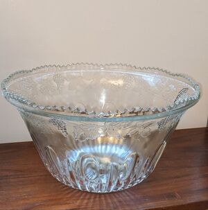Vtg Scalloped Punch Bowl Indiana Glass Harvest Grapes Sawtooth Edge Clear EUC